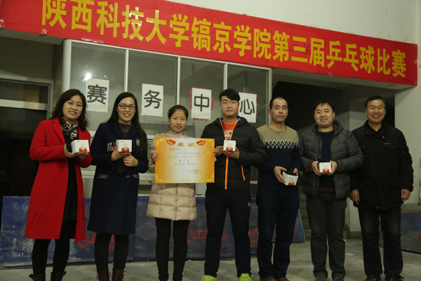 3.南院长颁奖现场.JPG 3.南院长颁奖现场.JPG