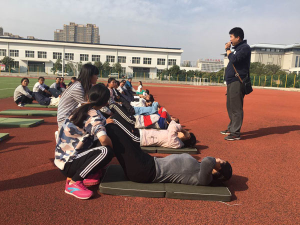 仰卧起坐.jpg 仰卧起坐.jpg
