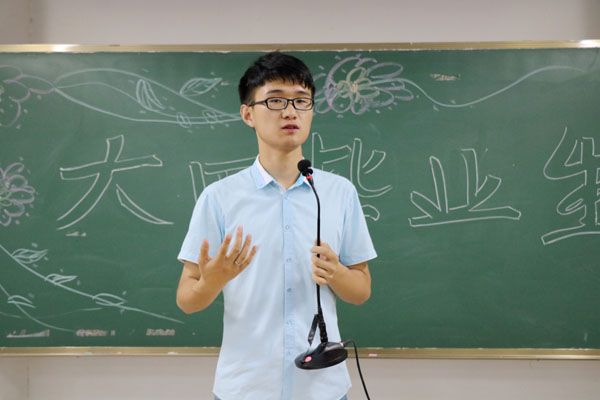 6.陈为明同学发言.JPG 6.陈为明同学发言.JPG
