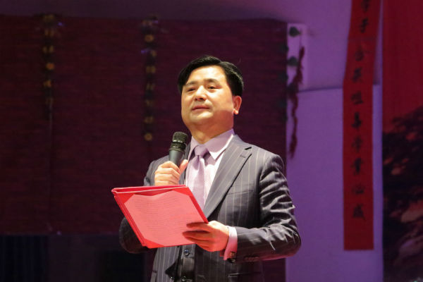 镐京国际教育集团董事长吕明先生致新年贺词.JPG 镐京国际教育集团董事长吕明先生致新年贺词.JPG