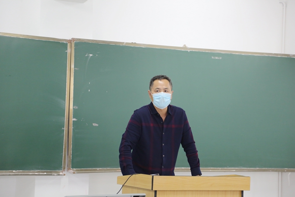 1.党委书记王晓民传达上级精神.jpg