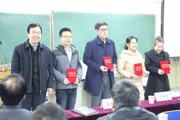 4 二等奖获得者.JPG 4 二等奖获得者.JPG