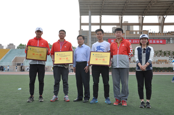 14学院领导与带队老师合影留念.JPG 14学院领导与带队老师合影留念.JPG