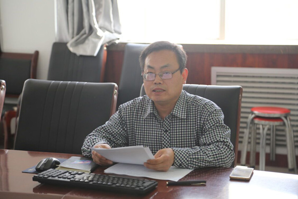 科技处朱赖红老师主持会议.jpg 科技处朱赖红老师主持会议.jpg