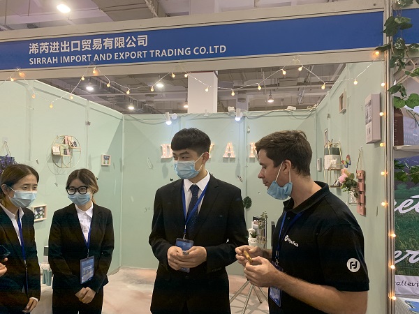 与外商展销中2.jpg