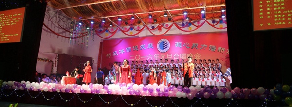 08班级表演2.JPG 08班级表演2.JPG