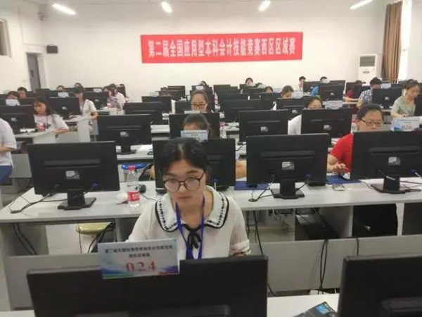 4.比赛现场.jpg 4.比赛现场.jpg
