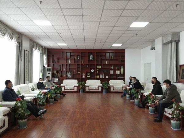 我院疫情防控工作领导小组会议现场.jpg