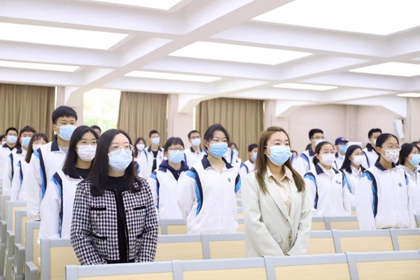 4 经济贸易学院师生集中收听收看党的二十大开幕会直播.jpg 4 经济贸易学院师生集中收听收看党的二十大开幕会直播.jpg
