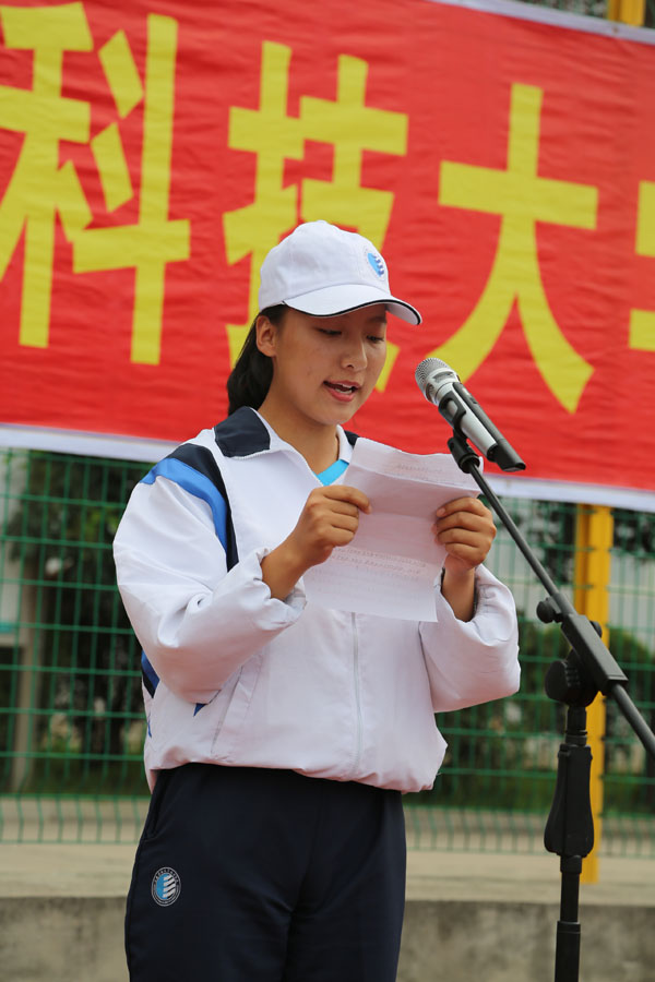 优秀学员代表许杰婷同学发言.JPG 优秀学员代表许杰婷同学发言.JPG