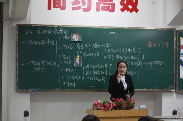 经贸学院参赛选手张海霞同学.jpg 经贸学院参赛选手张海霞同学.jpg