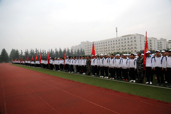2. 2018级参训学生列队.JPG 2. 2018级参训学生列队.JPG