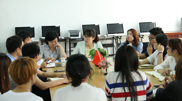 4.班主任座谈会.JPG 4.班主任座谈会.JPG