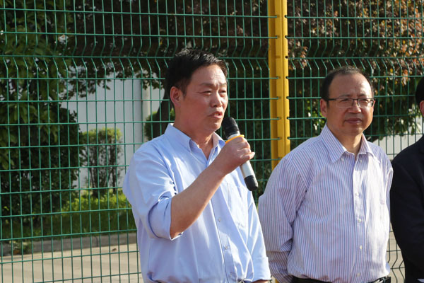 院长贾争现教授宣布本届运动会顺利闭幕.JPG 院长贾争现教授宣布本届运动会顺利闭幕.JPG