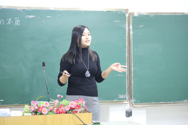 1一等奖获得者尹伶伊.JPG 1一等奖获得者尹伶伊.JPG