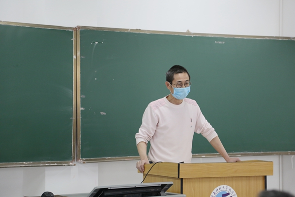 3.院长刘子建讲话.jpg