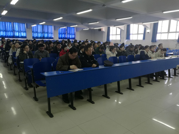 全体辅导员参加会议.jpg 全体辅导员参加会议.jpg