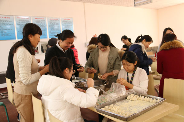 2.老师们积极参与活动.jpg 2.老师们积极参与活动.jpg
