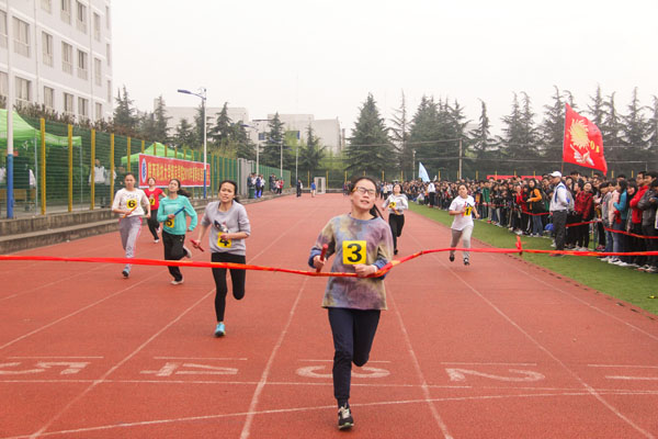 终点3——女子长跑决赛.JPG 终点3——女子长跑决赛.JPG