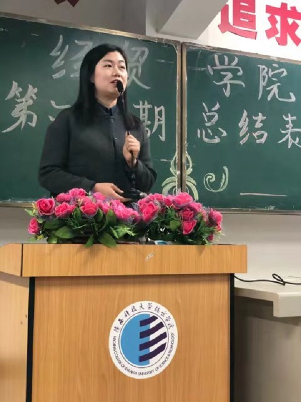 8 南老师做总结性发言.jpg 8 南老师做总结性发言.jpg
