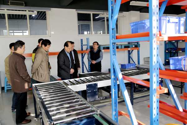 6专家组考察实训基地.JPG 6专家组考察实训基地.JPG