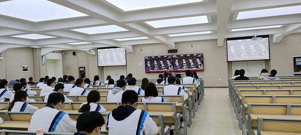 6 学生组织集中收听收看党的二十大开幕会直播.jpg 6 学生组织集中收听收看党的二十大开幕会直播.jpg