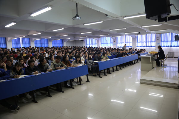 讲座现场认真学习.JPG 讲座现场认真学习.JPG