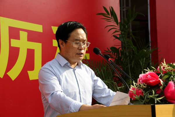 3副院长郭国法宣读毕业生名单.JPG 3副院长郭国法宣读毕业生名单.JPG