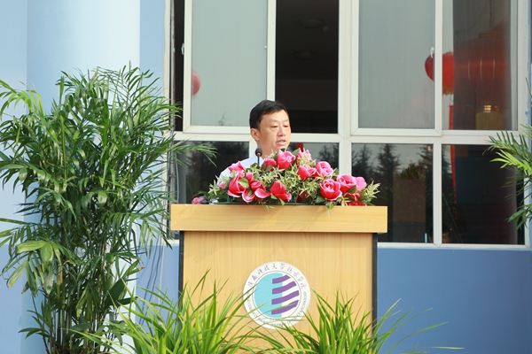 6.陕西科技大学黄剑锋副校长讲话.JPG