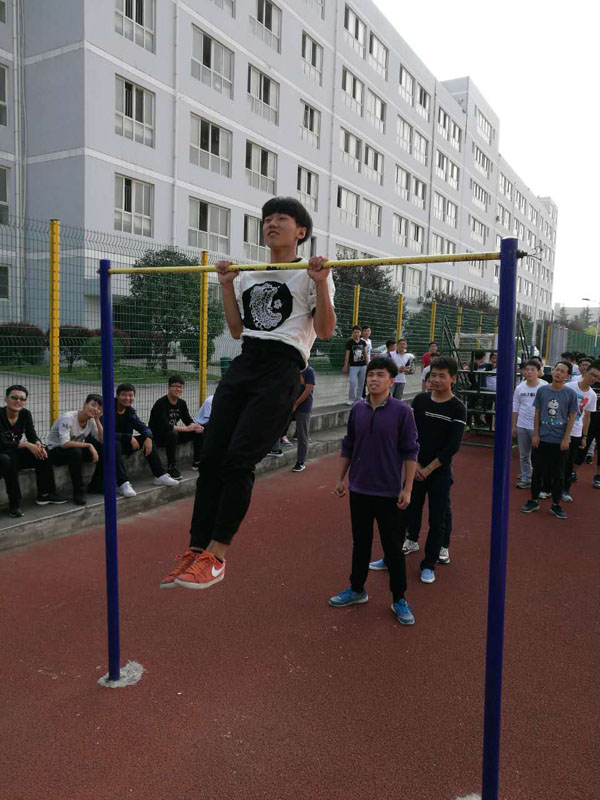 引体向上.jpg 引体向上.jpg
