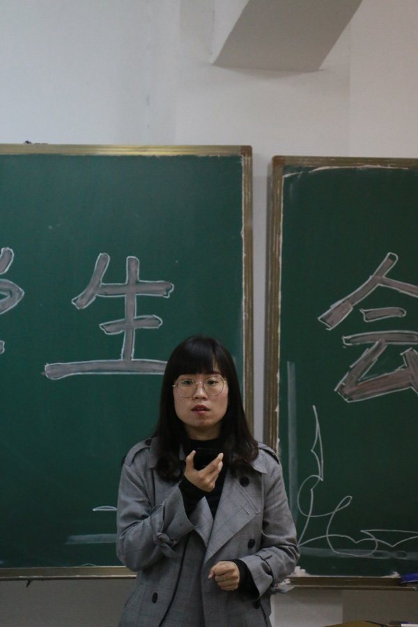 学生处处长黄翠老师讲话.JPG 学生处处长黄翠老师讲话.JPG
