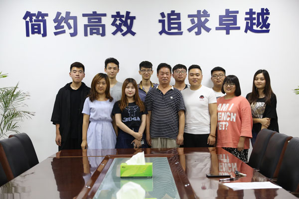 贾院长和去波兰的学生合影.JPG 贾院长和去波兰的学生合影.JPG