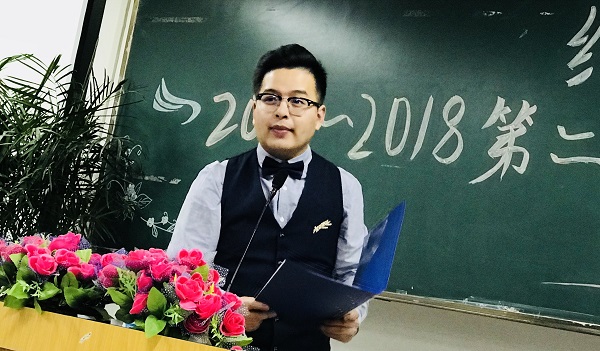 1朱林鹏老师主持.jpg 1朱林鹏老师主持.jpg