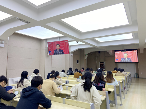 2 电信工程学院集体收听收看党的二十大开幕会直播.png 2 电信工程学院集体收听收看党的二十大开幕会直播.png
