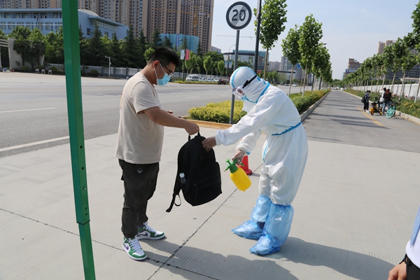 2行李消毒.jpg