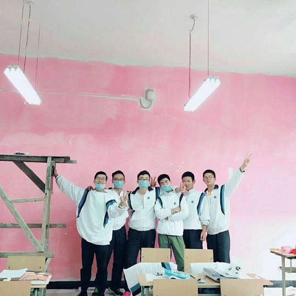 1.学生刮腻子、刷墙一.jpg 1.学生刮腻子、刷墙一.jpg