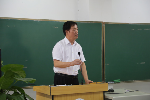 贾争现院长做精彩讲话.JPG 贾争现院长做精彩讲话.JPG