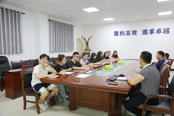 5.同学们认真聆听.JPG