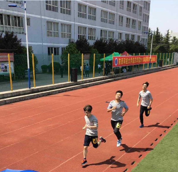 教工男子800m比赛现场.png 教工男子800m比赛现场.png