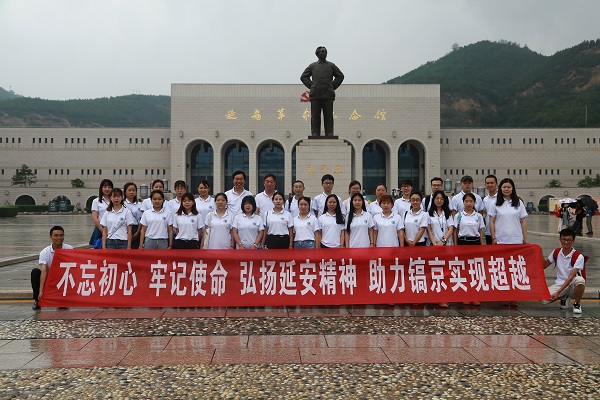 1革命纪念馆合影.JPG