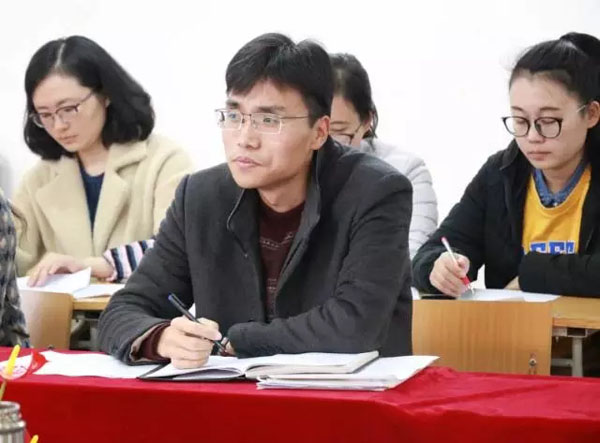 2.赵卓老师汇报会计学院科研情况.jpg 2.赵卓老师汇报会计学院科研情况.jpg