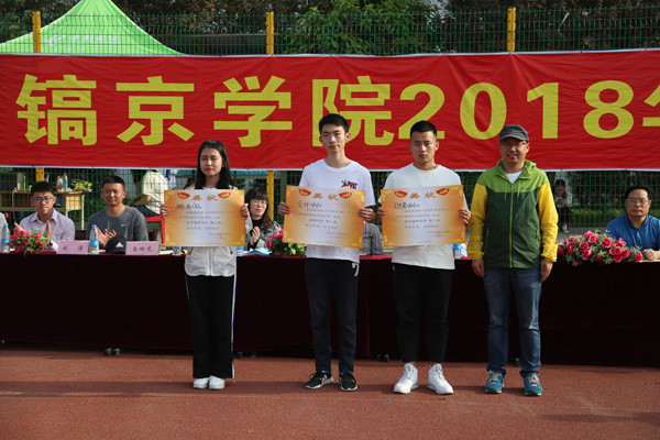 党委书记刘运与获得女子团体总分第二名、男子团体总分第二名、团体总分第二名的班级合影.JPG 党委书记刘运与获得女子团体总分第二名、男子团体总分第二名、团体总分第二名的班级合影.JPG